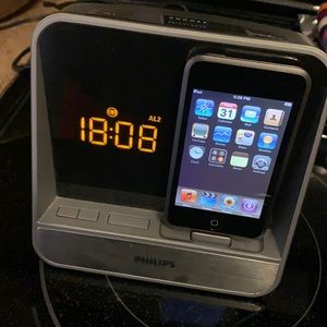 iPod 8GB and Philips docking station